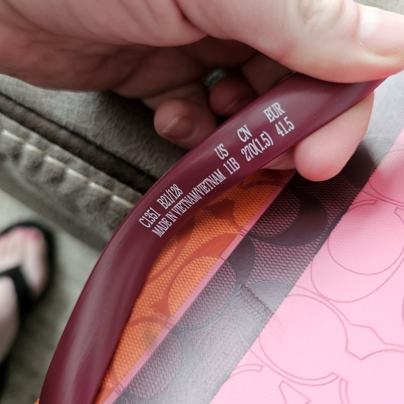 Coach Flip Flops - Picture 6 of 6